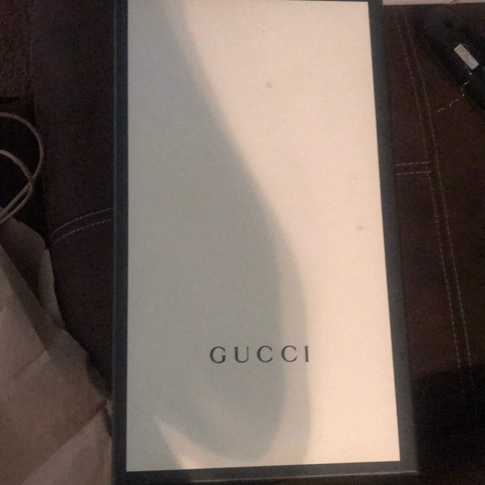 Authentic Men’s Gucci flip flops never worn